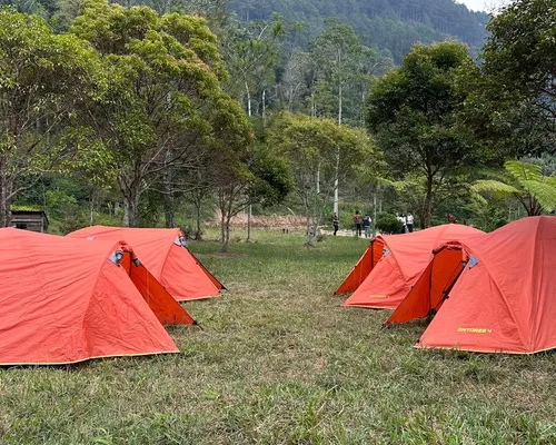 Area Camping Ground Embung Balong dengan tenda dan pemandangan alam asri