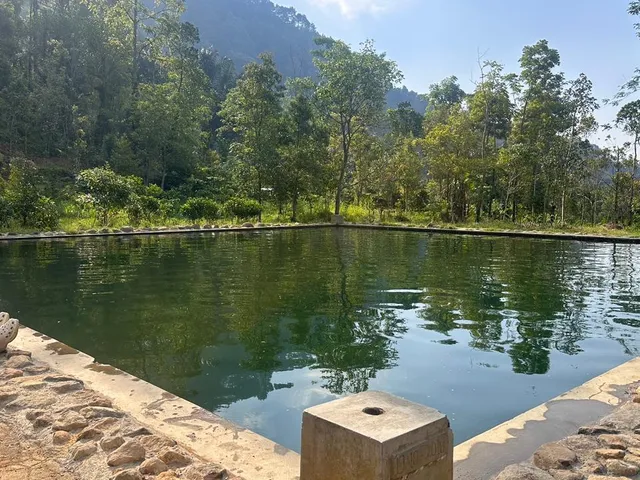 Embung Balong kolam air jernih untuk berenang dan rekreasi keluarga